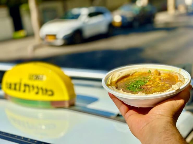 המונה טועם חומוס רוני פול בת ים