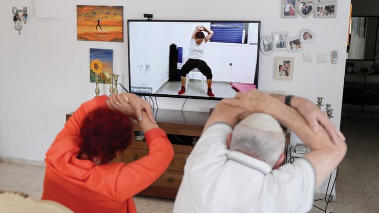 שרה ומאיר פעילים מהבית עם "יוניפר"