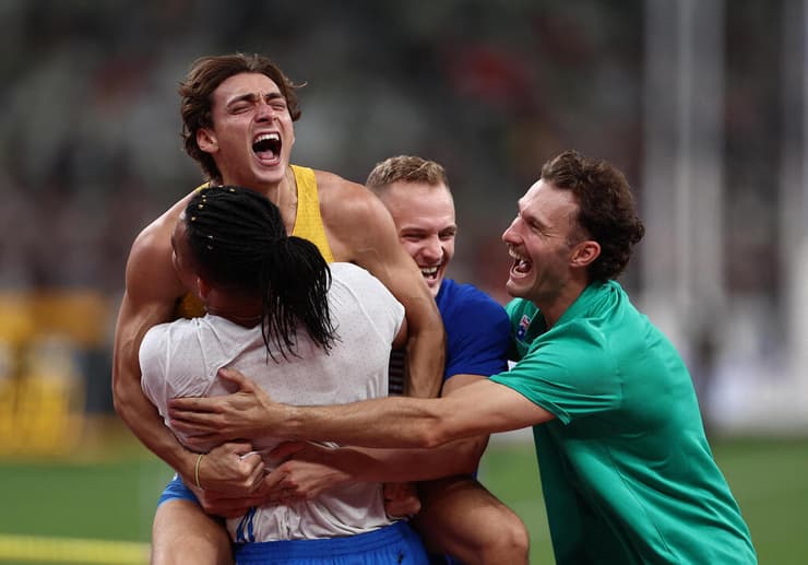 גם היריבים חגגו. דופלנטיס (צילום: REUTERS/Eloisa Lopez) ארמנד דופלנטיס