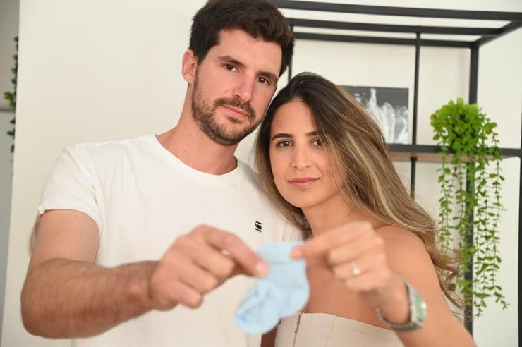 המסע של עדן ויאיר שטרן להורות באמצעות פונדקאית