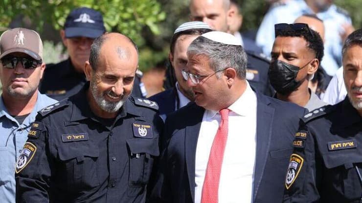 בן גביר והמפכ"ל לוי (צילום: אלכס קולומויסקי) בן גביר והמפכ"ל לוי מגיעים לאירוע המשטרה בבית שמש