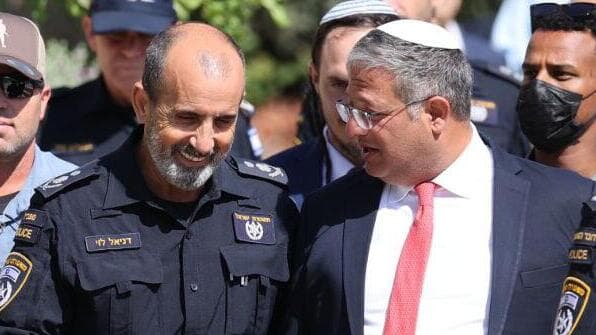 בן גביר והמפכ"ל דני לוי. היו להם ימים טובים יותר (צילום: אלכס קולומויסקי) בן גביר והמפכ"ל לוי מגיעים לאירוע המשטרה בבית שמש