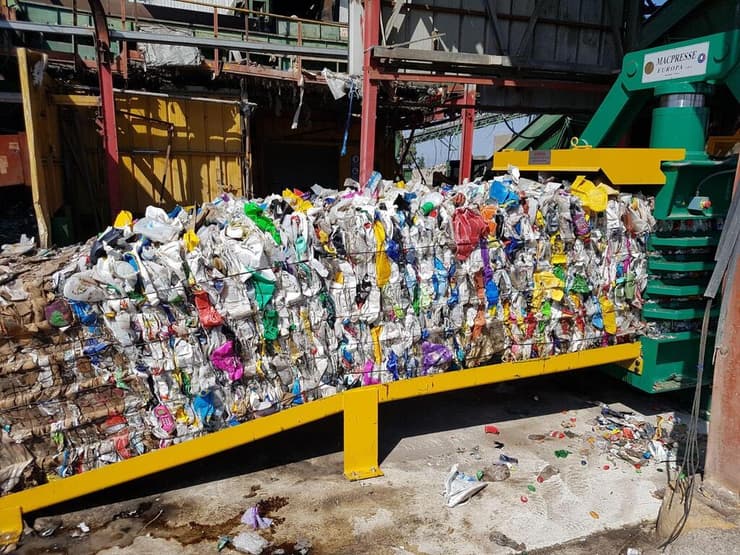 הדיווח מתבצע פעמיים בשנה - חצי שנתי ופעם בשנה דיווח מקיף. (יחצ תמיר) מכבש שיוצר באלות לפי סוג חומר קרדיט יחצ תמיר