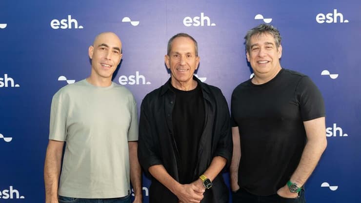 השקת בנק esh. ניר צוק שותף בבנק, שמוליק האוזר יו"ר ויובל אלוני מנכ"ל 