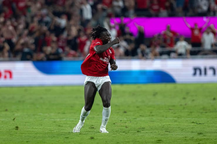 הפועל ת"א רכשה אותו מנתניה בשני מיליון אירו. דאפאה (צילום: טל שחר) דאפאה