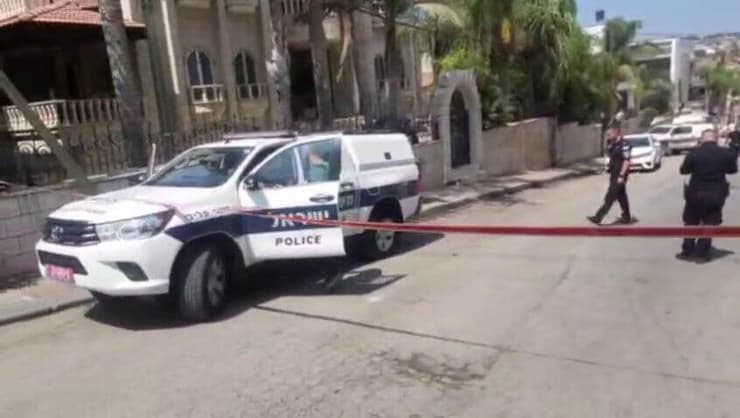 זירת רצח בכפר קאסם. נדרש שינוי יסודי במדיניות האכיפה - לא רק כניסה נקודתית אחרי רצח, אלא מאבק עקבי בארגוני הפשיעה זירת הרצח בכפר קאסם
