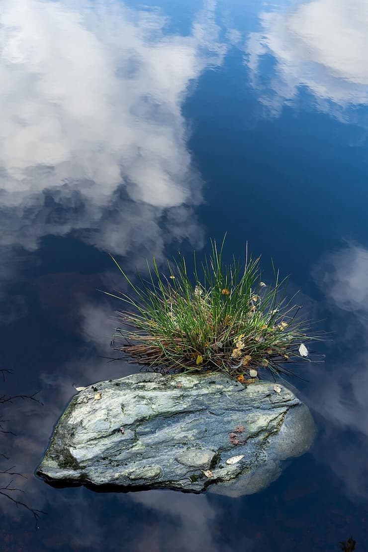 "האי המרחף", אגם גלנקו, סקוטלנד