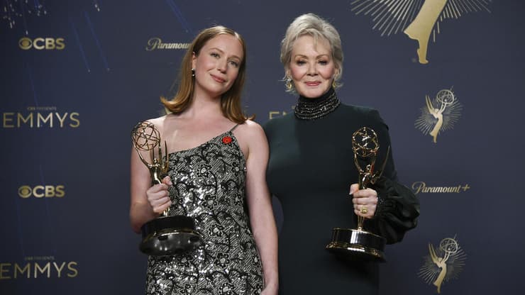 עם הסיכה הפרו-פלסטינית. משמאל: האנה איינבינדר וג'ין סמארט