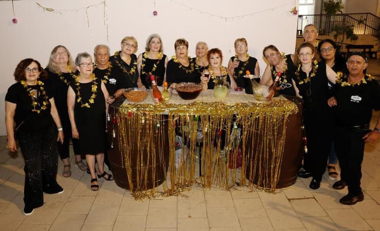 "נוצרה קהילה, כל אחד יודע  מה תפקידו". חברי "פאב הזהב"   