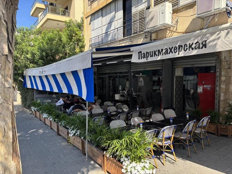 המונה טועם חומוס רוני פול בת ים