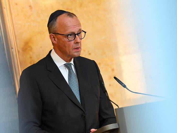 הקנצלר פרידריך מרץ בחנוכת בית הכנסת במינכן