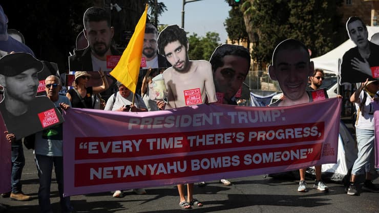 משפחות החטופים מוחות מול מעון רה"מ