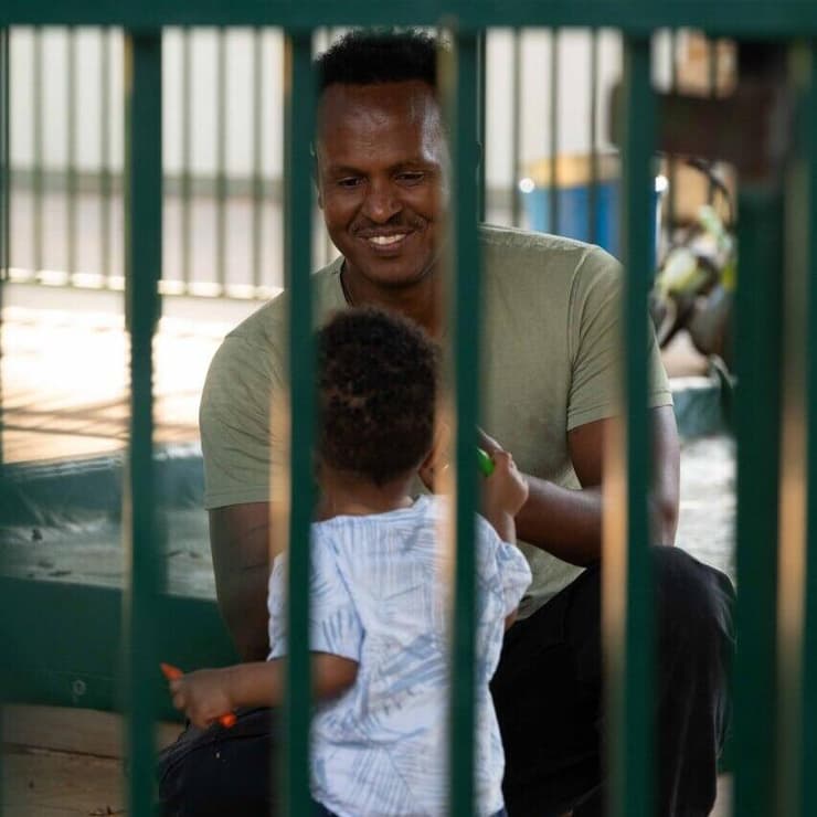 גויטום אביו של א', ילדי מבקשי מקלט נותרו בלי ביטוח בריאות