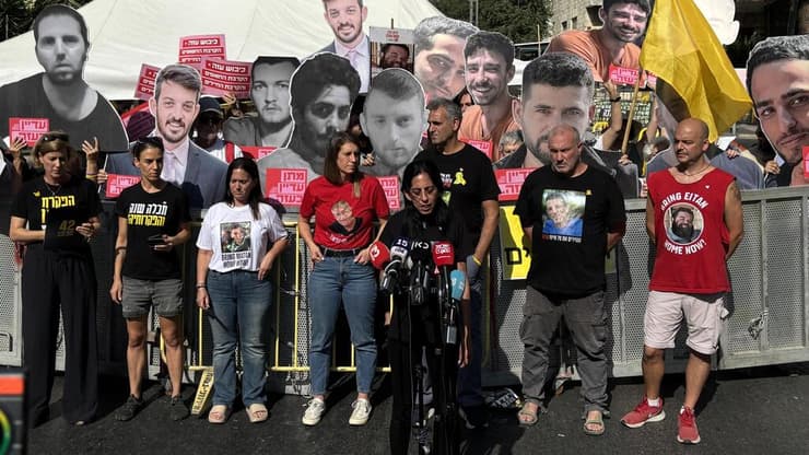 הצהרת משפחות חטופים מול מעון רה"מ בירושלים