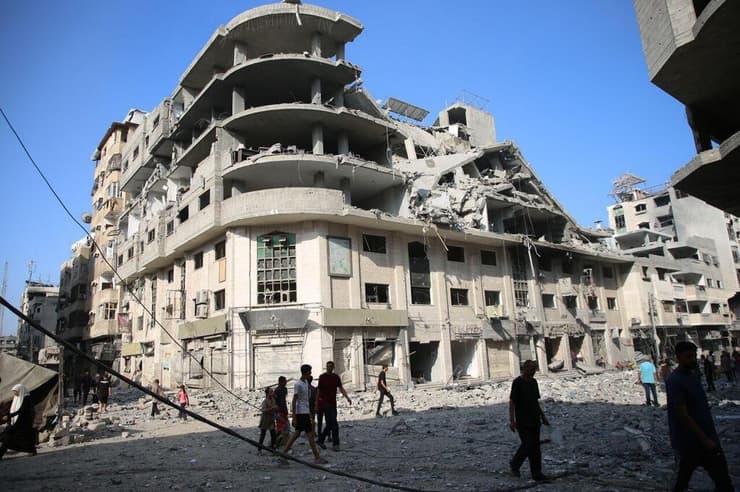 הרס בשכונת רימאל לאחר התקיפות