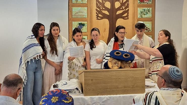 הרבה רינת צפניה, קהילת ואהבת בעיר שהם