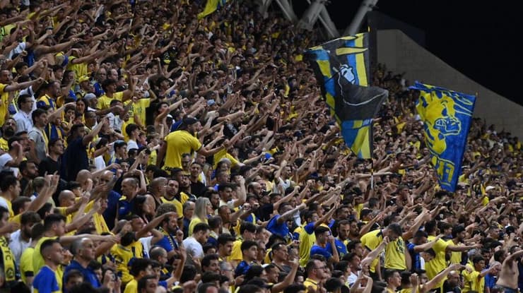 מואשמים כי "תקפו מוסלמים באקראי באמסטרדם". אוהדי מכבי ת"א (צילום: יאיר שגיא) הפועל פ"ת - מכבי ת"א