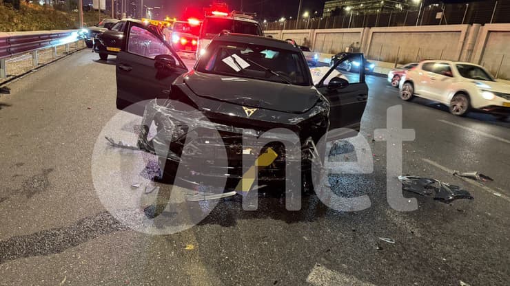 תאונה תאונת דרכים איילון צפון זמר גידי גוב רכבים נפגעו זירה