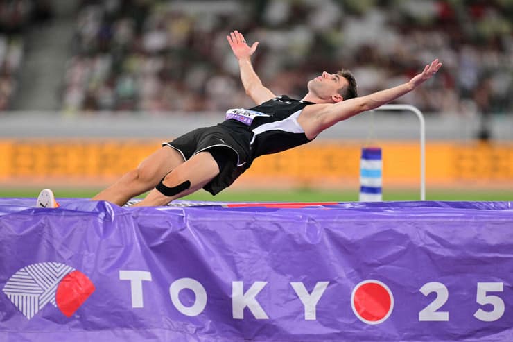 קר אחרי קפיצת הניצחון