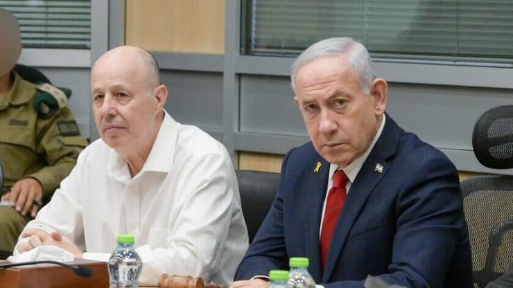 ראש הממשלה נתניהו עם שר הביטחון כ"ץ וגורמי ביטחון בחמ"ל בקריה בזמן התקיפות בתימן