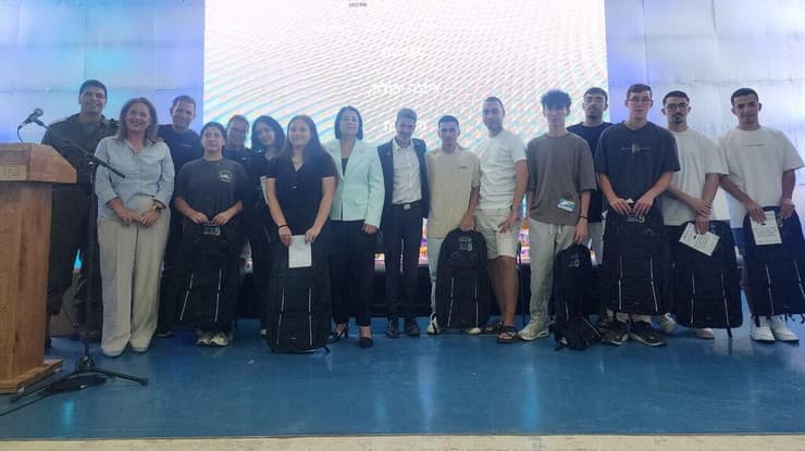 חלוקת תעודות ל הוענקו תעודות לתלמידי העיר שסיימו את תוכנית "קדם עתידים" (צילום: דוברות עיריית קריית שמונה) מתחם חינוכי חדש שהוקם בקריית שמונה