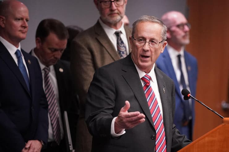 רצח צ'רלי קירק התובע המחוזי יוטה ג'ף גריי כתב אישום נגד טיילר רובינסון