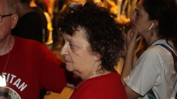 הפגנה מול הרמת כוסית של מפלגת הליכוד בכפר סבא