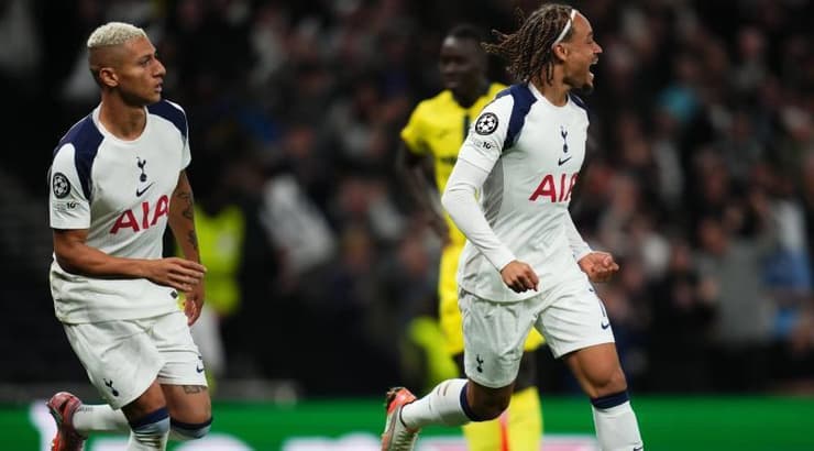 ריצ'ארליסון וצ'אבי סימונס חוגגים