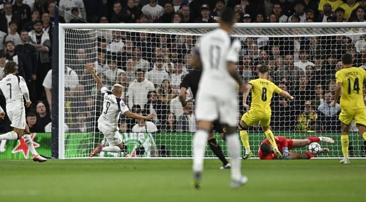 השער העצמי של לואיס ג'וניור