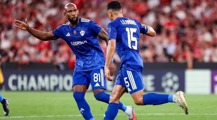 שחקני קרבאח חוגגים