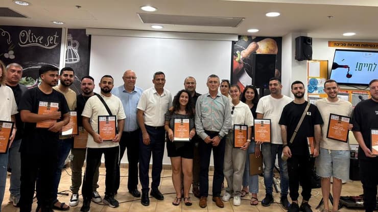 טקסט הענקת המלגות במפעל אסם בשדרות (צילום: יח"צ אסם ) טקסט הענקת המלגות במפעל אסם בשדרות