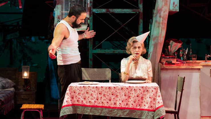 מתוך "חשמלית ושמה תשוקה"