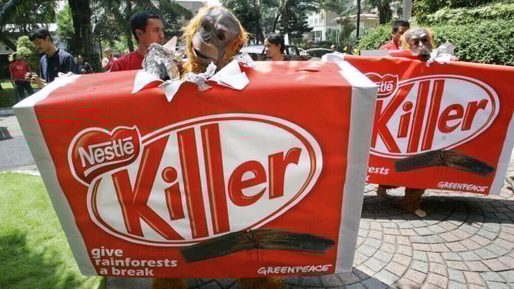 מחאה נגד נסטלה על שימוש בשמן דקלים