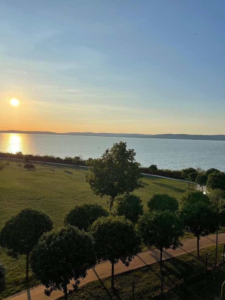 שקיעה מול האגם (צילום: ליהיא גורדון) שקיעה מול האגם