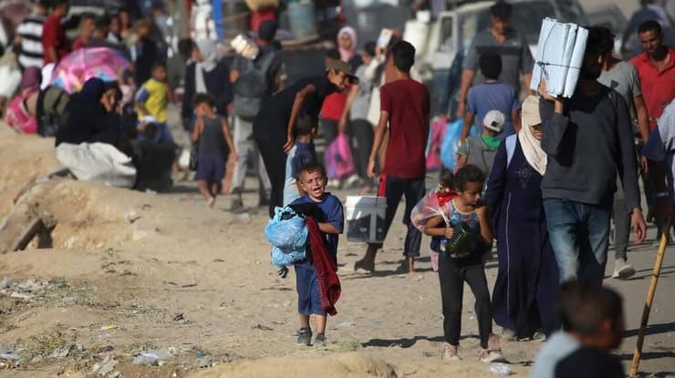 העקורים העזתים מתפנים מהעיר עזה
