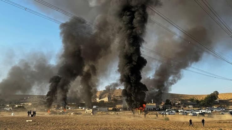 תושבים הבעירו צמיגים ומבנים מבצע אכיפה משטרתי לפינוי צביר 999 בנגב