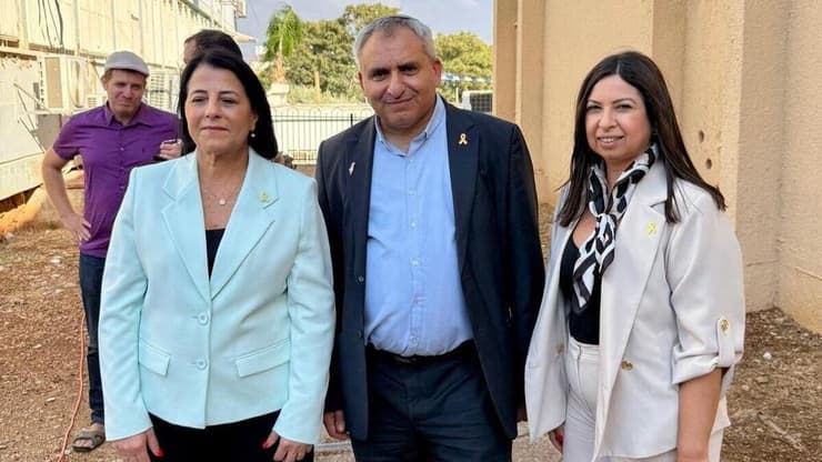 עינב פרץ פרוייקטורית הצפון, השר זאב אלקין ואורנה שמחון, מנהלת מחוז צפון במשרד החינוך מימין: עינב פרץ פרוייקטורית הצפון, השר זאב אלקין ואורנה שמחון, מנהלת מחוז צפון במשרד החינוך