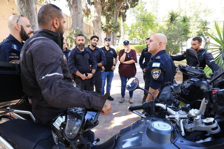 ממ"ז צפון, ניצב מאיר אליהו עם שוטרים בבית הספר הארצי לשוטרים