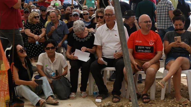 כפר עזה, היום (צילום: זהר שפק) טקס הקבורה של עומר חרמש שנרצח בכפר עזה ב-7 באוקטובר וגופתו הובאה לקבורה קבועה בקיבוץ