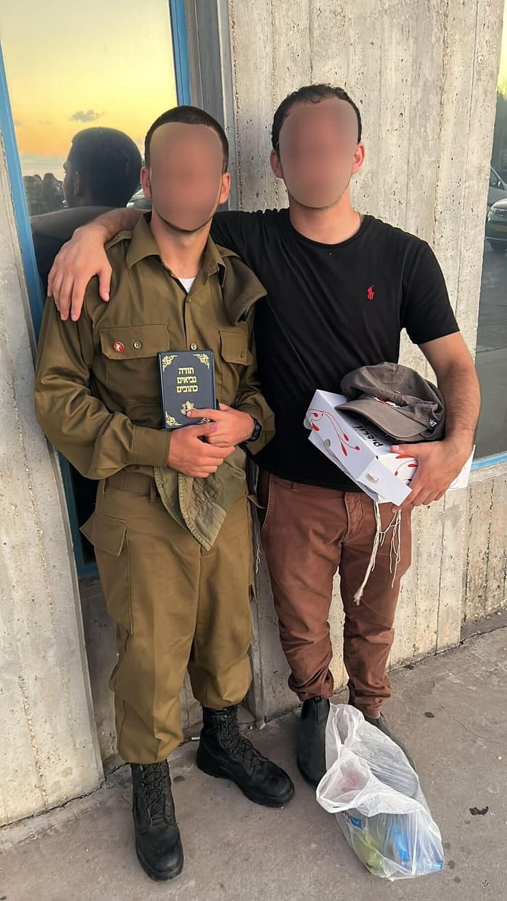 האחים י' (משמאל) ו-ד'