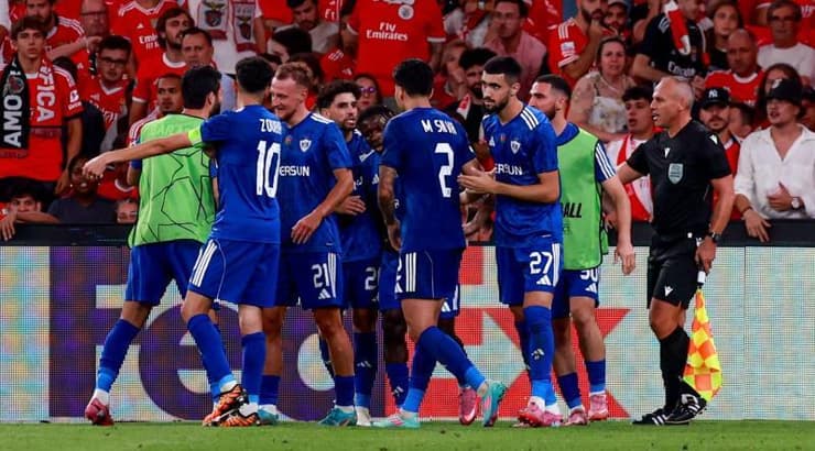 שחקני קרבאח חוגגים את המהפך