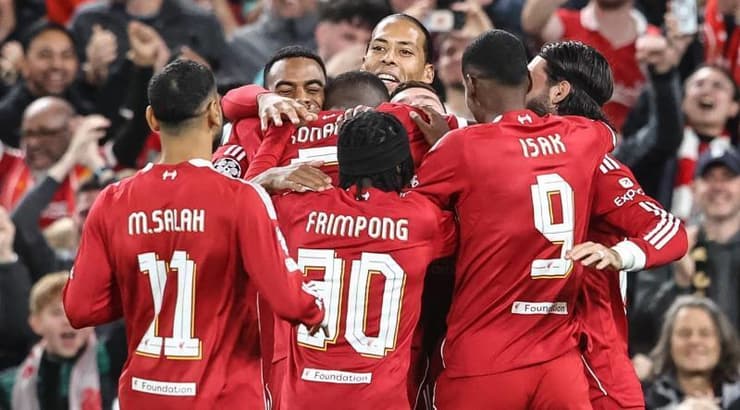 שחקני ליברפול חוגגים (IMAGO) שחקני ליברפול חוגגים