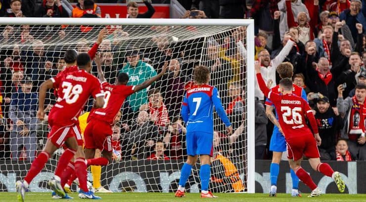 אנדי רוברטסון כובש (IMAGO) אנדי רוברטסון כובש