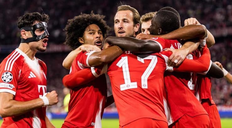 שחקני באיירן מינכן חוגגים (IMAGO) שחקני באיירן מינכן חוגגים