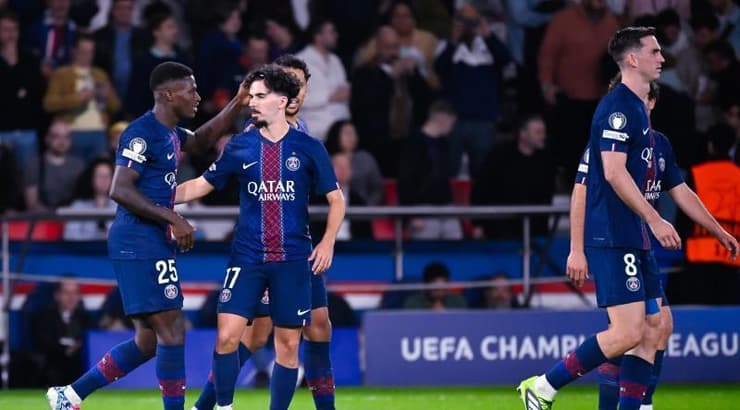 שחקני פאריס סן ז'רמן חוגגים (IMAGO) שחקני פאריס סן ז'רמן חוגגים