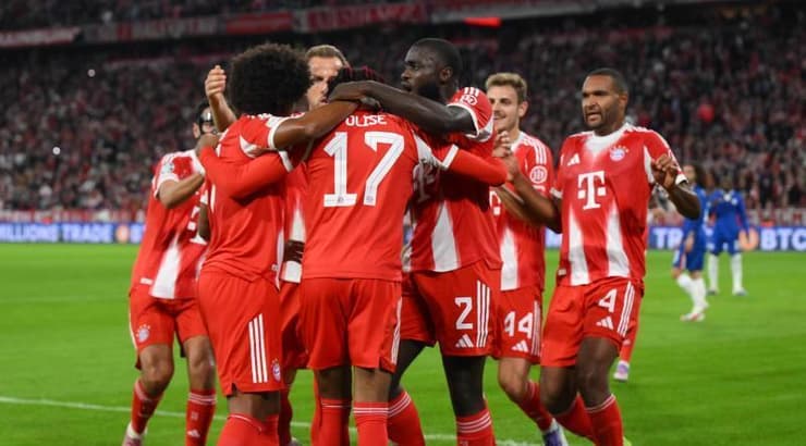 שחקני באיירן מינכן בטירוף (IMAGO) שחקני באיירן מינכן בטירוף