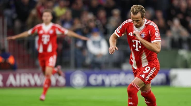 הארי קיין עם צמד (IMAGO) הארי קיין עם צמד