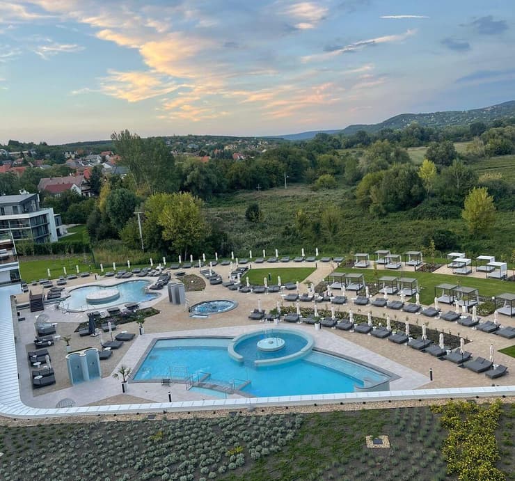 משתלב היטב בנוף הירוק (צילום: ליהיא גורדון) משתלב היטב בנוף הירוק