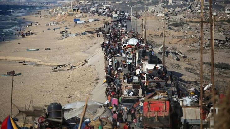 העקורים העזתים מתפנים מהעיר עזה