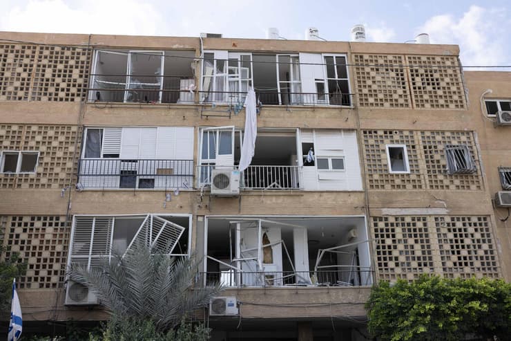 הבניין שבו גר רומן טרניק אחרי פגיעת הטיל האיראני